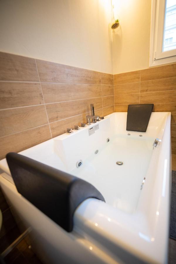 Belajo Central Apartment And Jacuzzi !! Volos Bagian luar foto