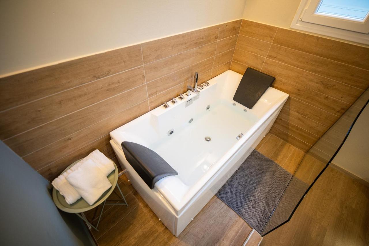 Belajo Central Apartment And Jacuzzi !! Volos Bagian luar foto